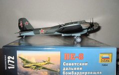 Model Kit letadlo 7264 - Pe-8 Soviet Long-Range Heavy Bomber WWII (1:72)